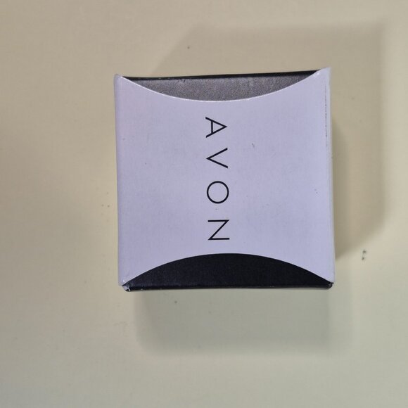 AVON 3 Stone CZ Ring Size 8 - Picture 4 of 5